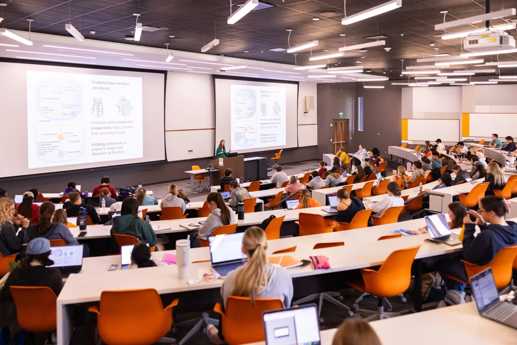 A zoomed-out photo of a lecture hall