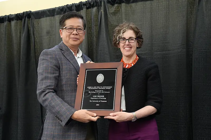 Lois Presser accepts an award from Liem Tran at the Arts & Sciences Faculty Awards Ceremony in 2024