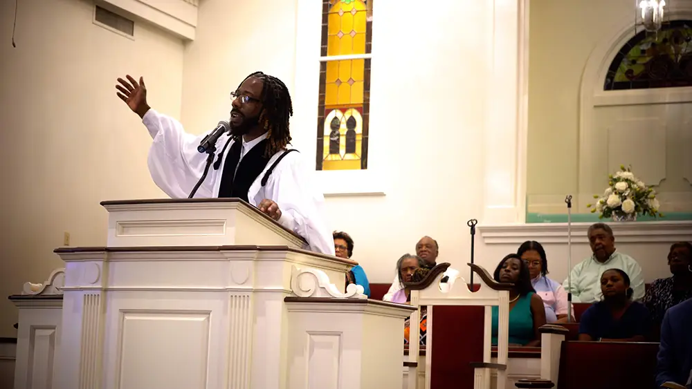 Rev. Larry Sykes Jr. (’09), senior pastor at Clay Street Baptist Church in Shelbyville, Kentucky, preaches from the pulpit